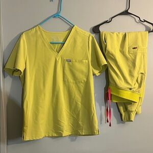 Figs Green/yellow Scrub Set with V-Neck Top and Drawstring Pants